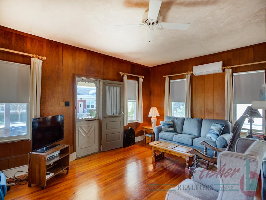 252 93rd Street, Stone Harbor (Mid-Island)