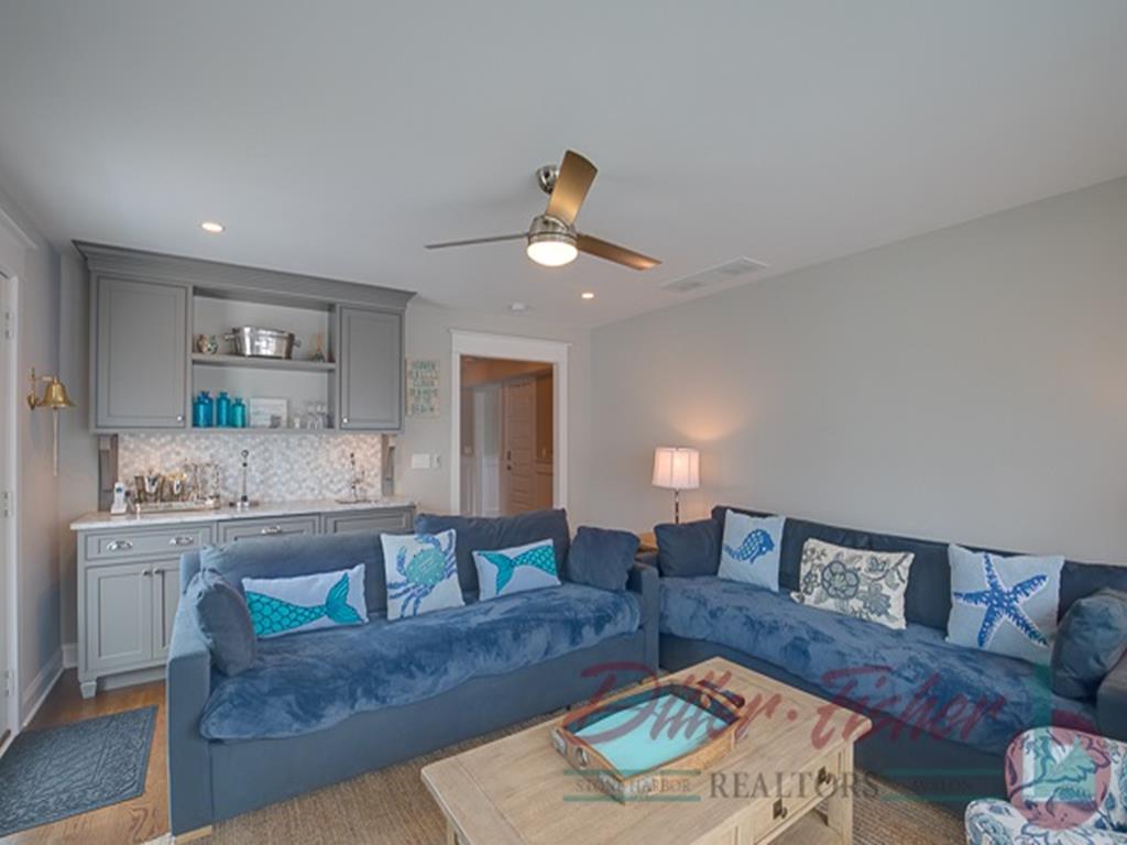 93 E 22nd Street, Avalon (Beach Front)