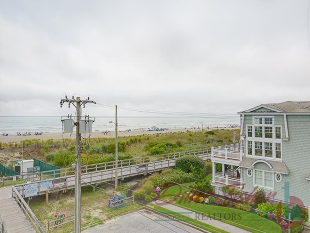 93 E 22nd Street, Avalon (Beach Front)
