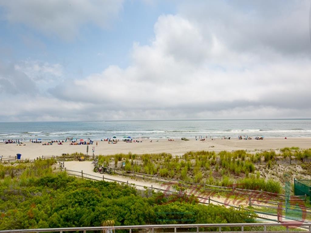 93 E 22nd Street, Avalon (Beach Front)