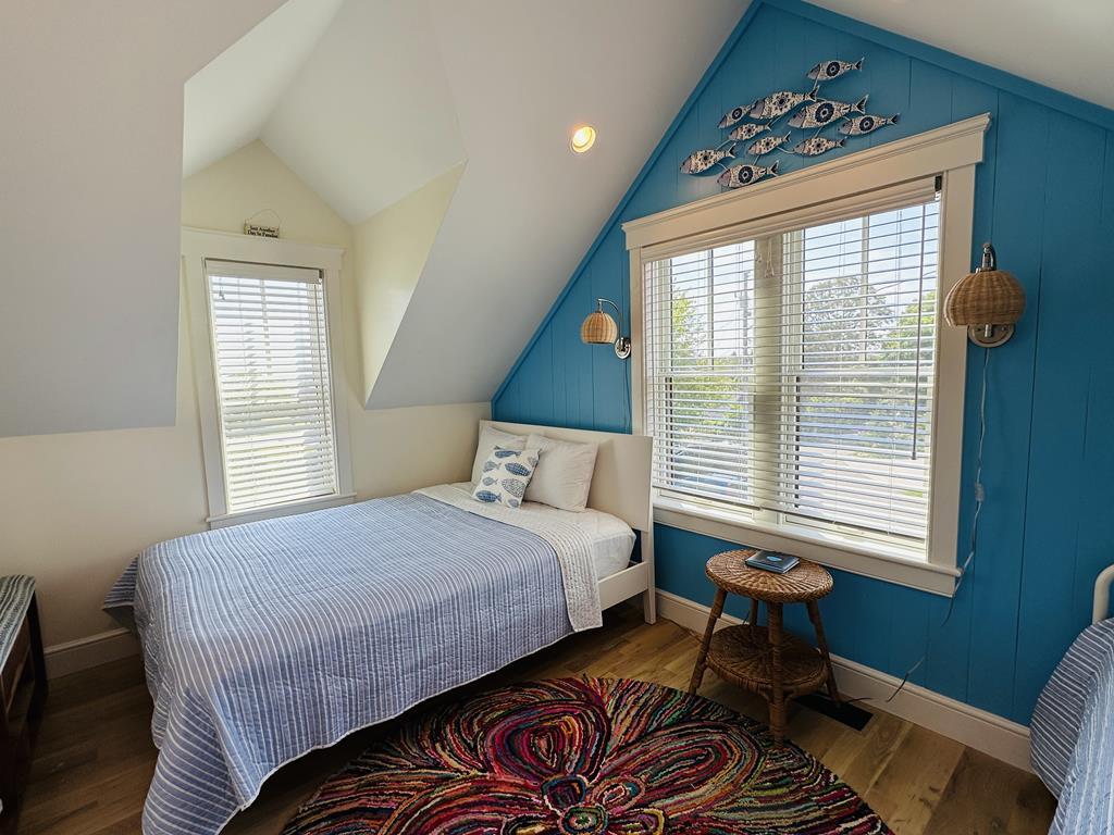 17 Spruce Avenue, Oak Bluffs, MA 02557, Residential