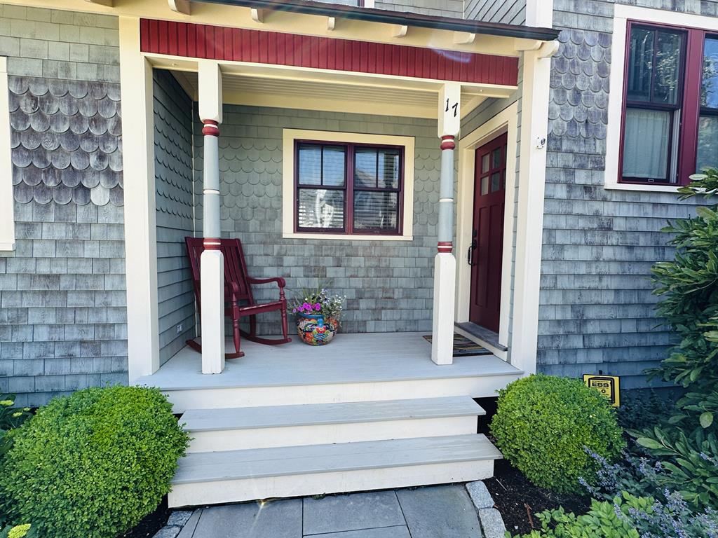 17 Spruce Avenue, Oak Bluffs, MA 02557, Residential