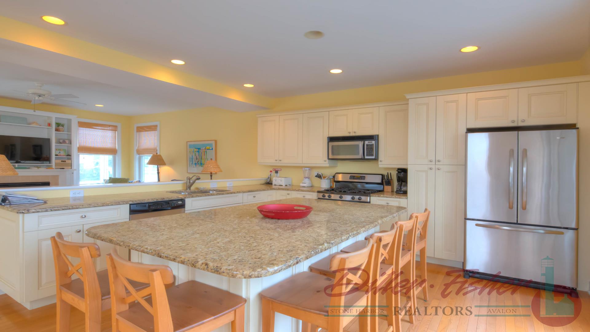 8813 Pennsylvania Avenue, Stone Harbor (Center) - Picture 4