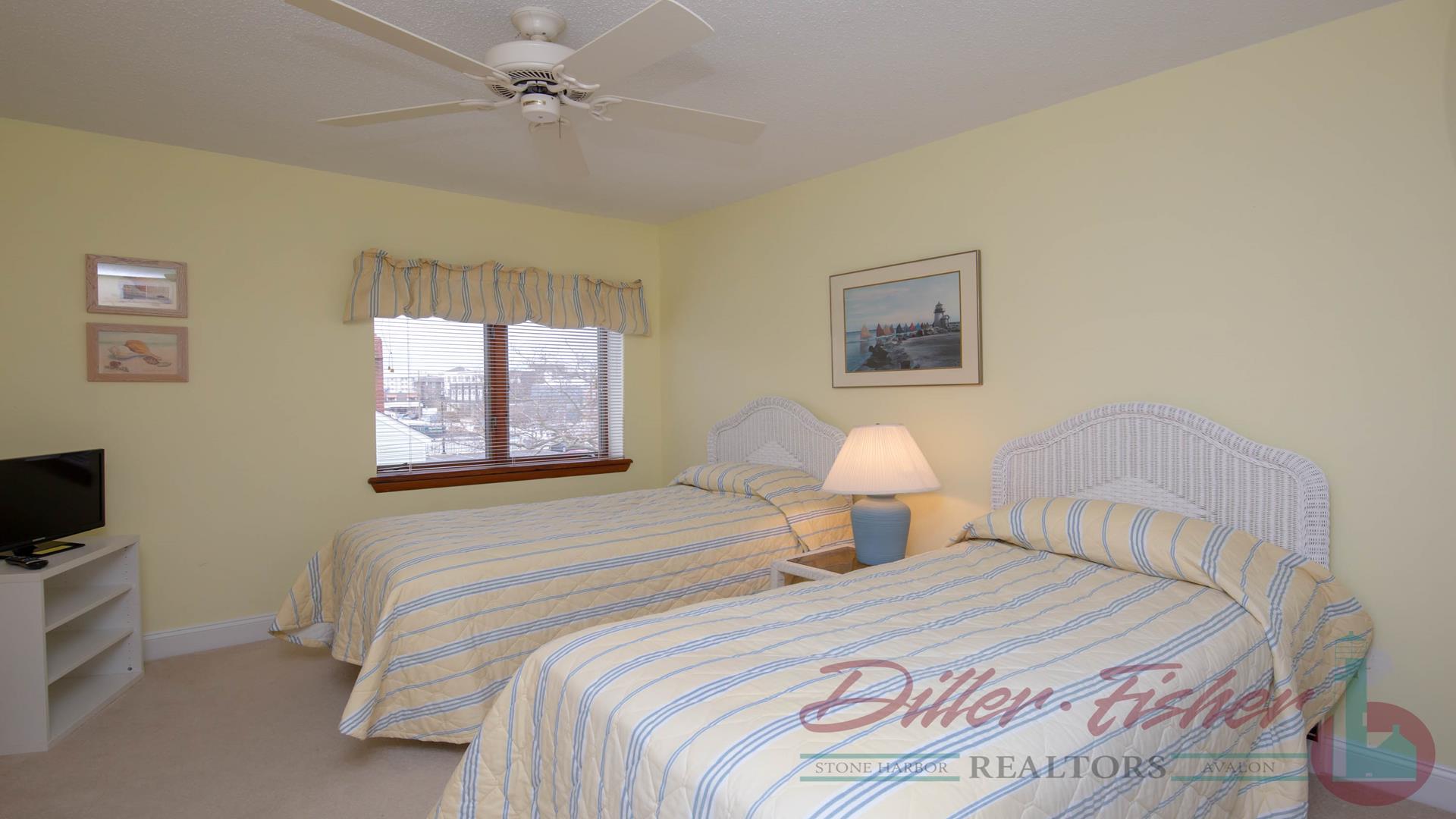 9717 Second Avenue, Stone Harbor (Mid-Island)