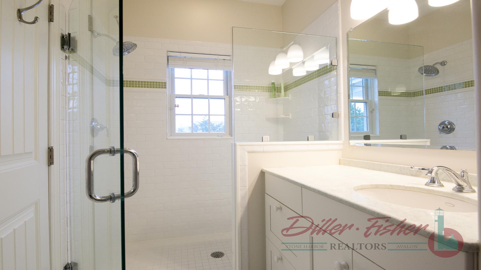 11015 First Avenue, Stone Harbor (Mid-Island)