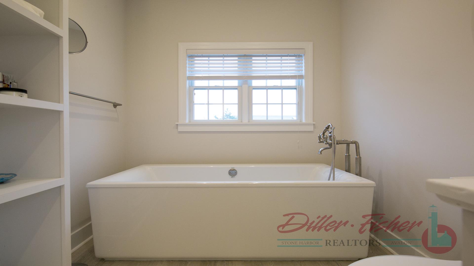 11015 First Avenue, Stone Harbor (Mid-Island)