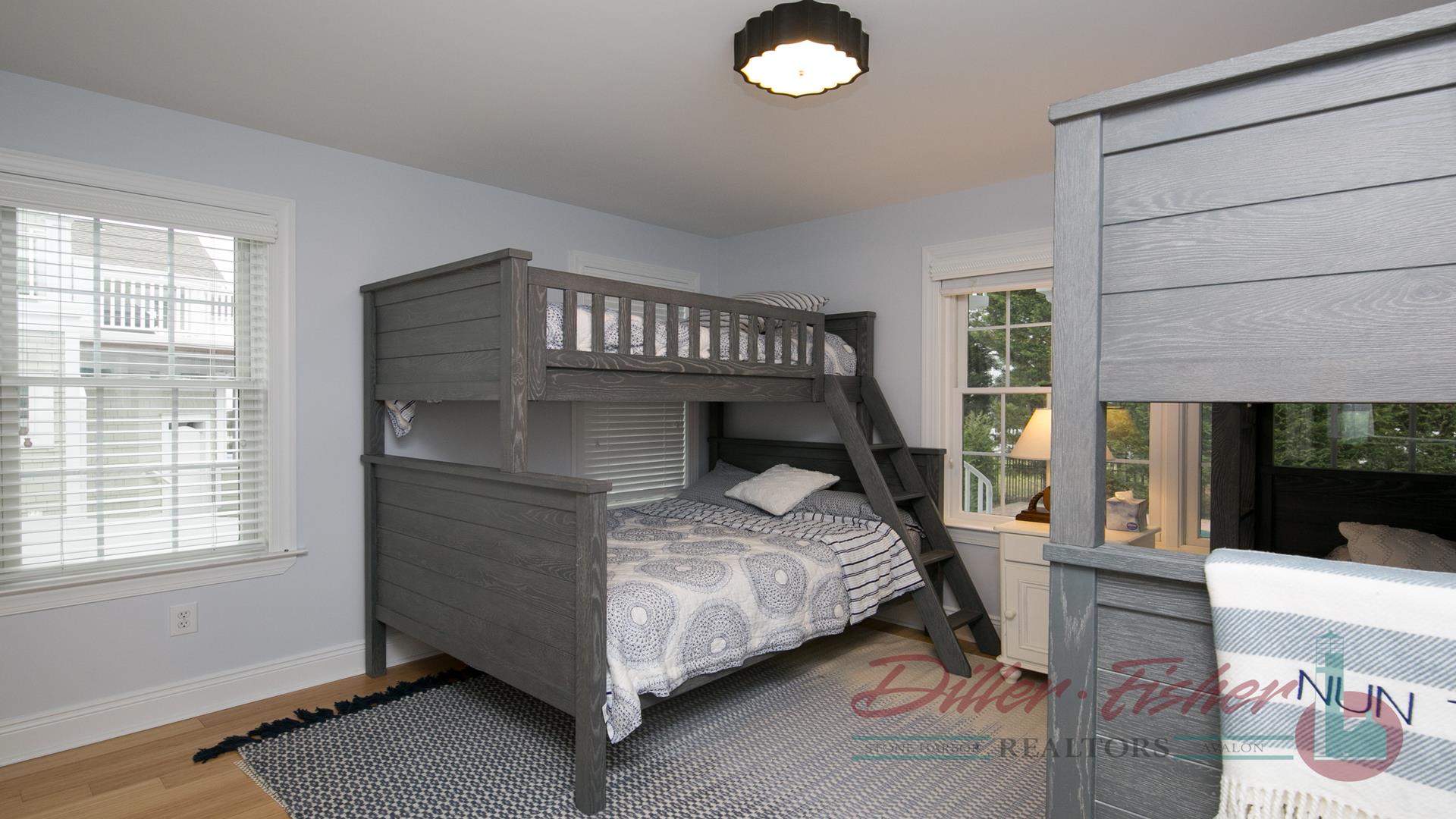 11015 First Avenue, Stone Harbor (Mid-Island)