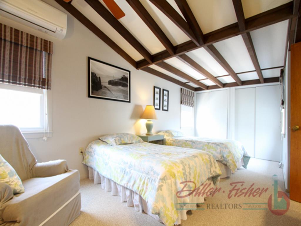 220 88th Street, Stone Harbor (Mid-Island)