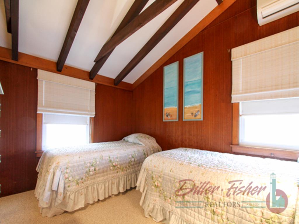 220 88th Street, Stone Harbor (Mid-Island)