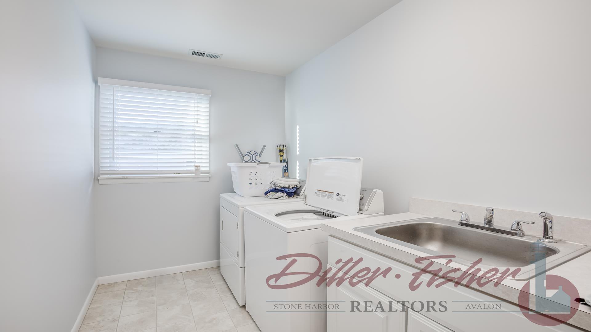 283 89th Street, Stone Harbor (Center)