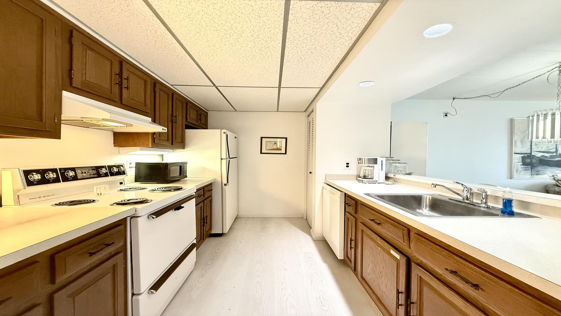 8001 Second Avenue, Stone Harbor (Mid-Island)