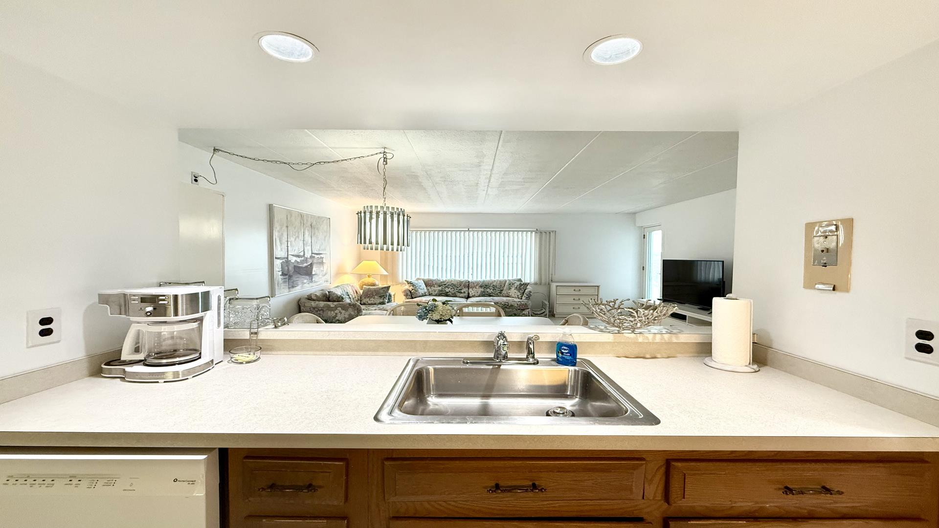 8001 Second Avenue, Stone Harbor (Mid-Island)