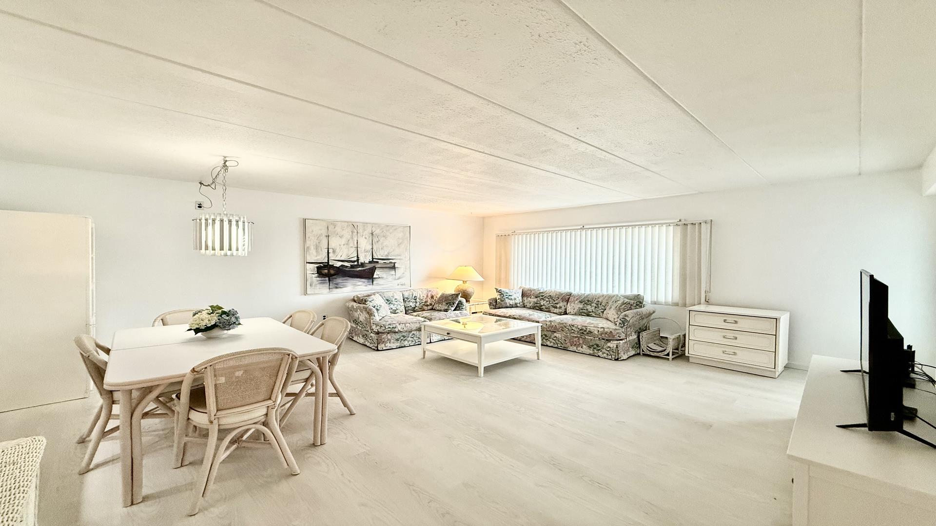 8001 Second Avenue, Stone Harbor (Mid-Island)