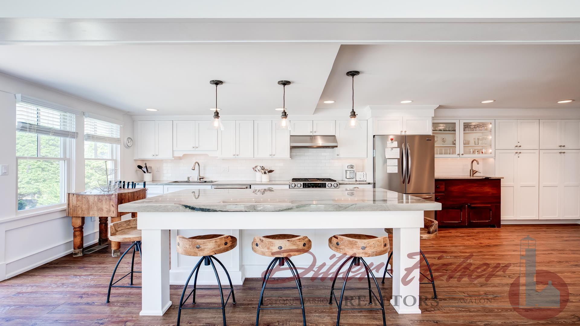 10100 First Avenue, Stone Harbor (Beach Block) - Picture 3