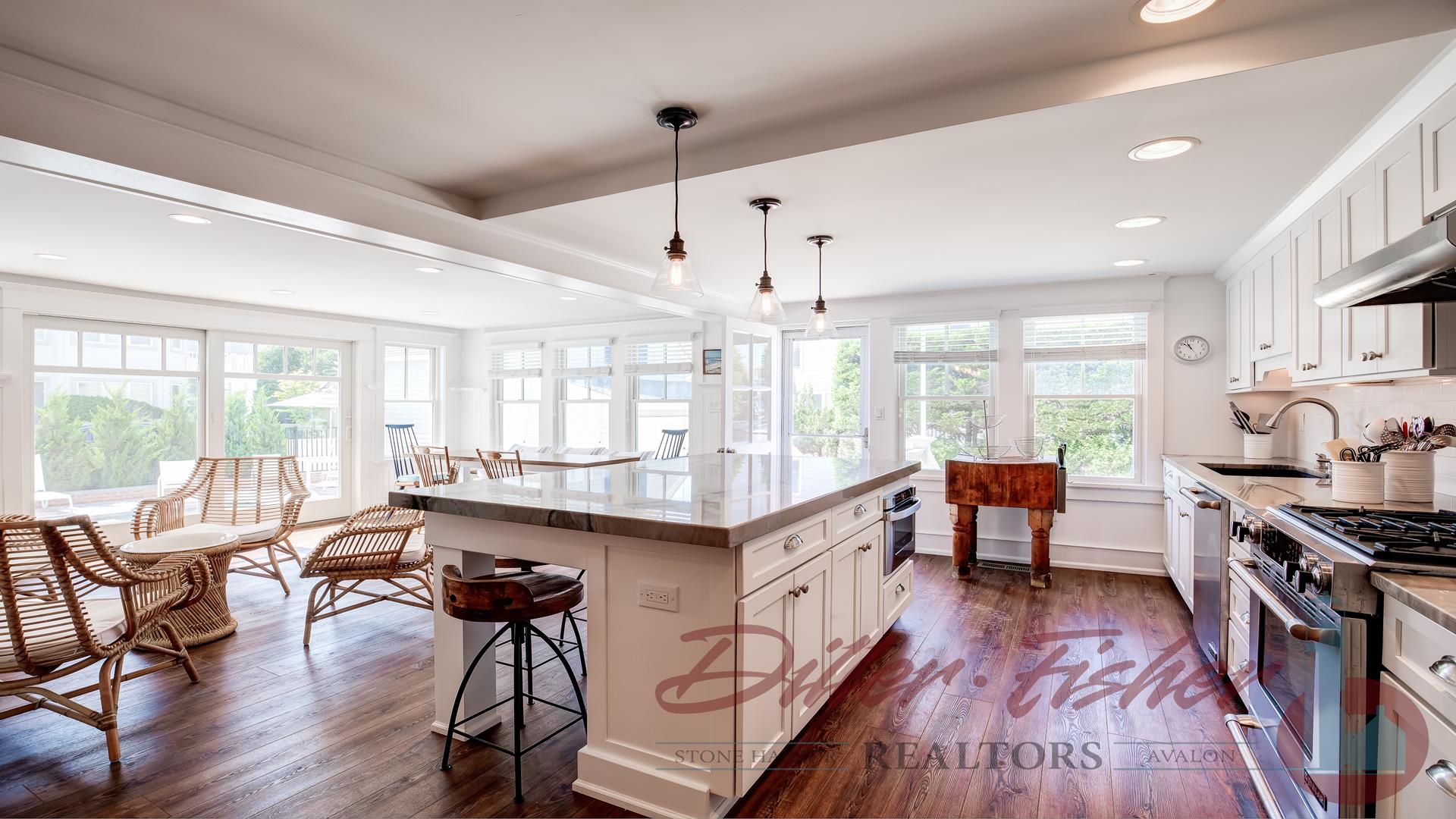 10100 First Avenue, Stone Harbor (Beach Block) - Picture 5