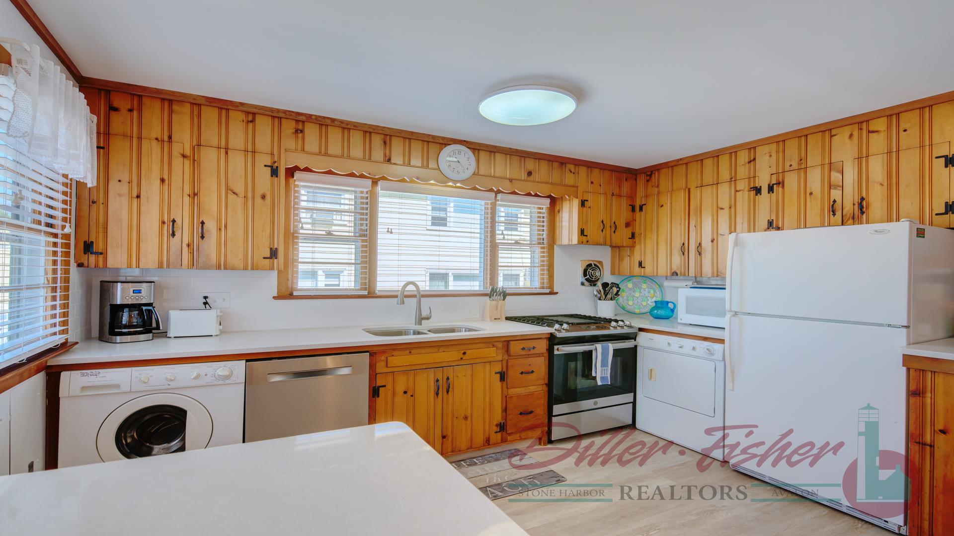 255 89th Street, Stone Harbor (Mid-Island)