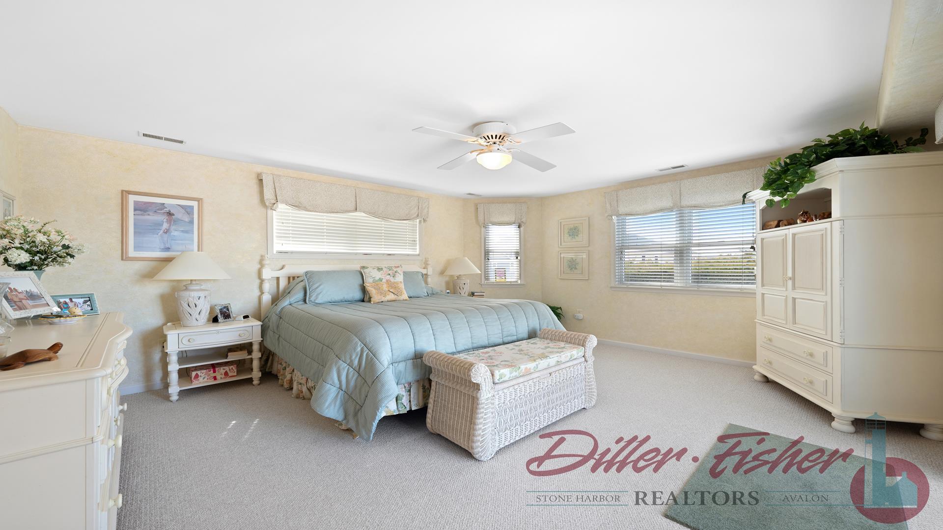 123 90TH STREET, STONE HARBOR (Center)