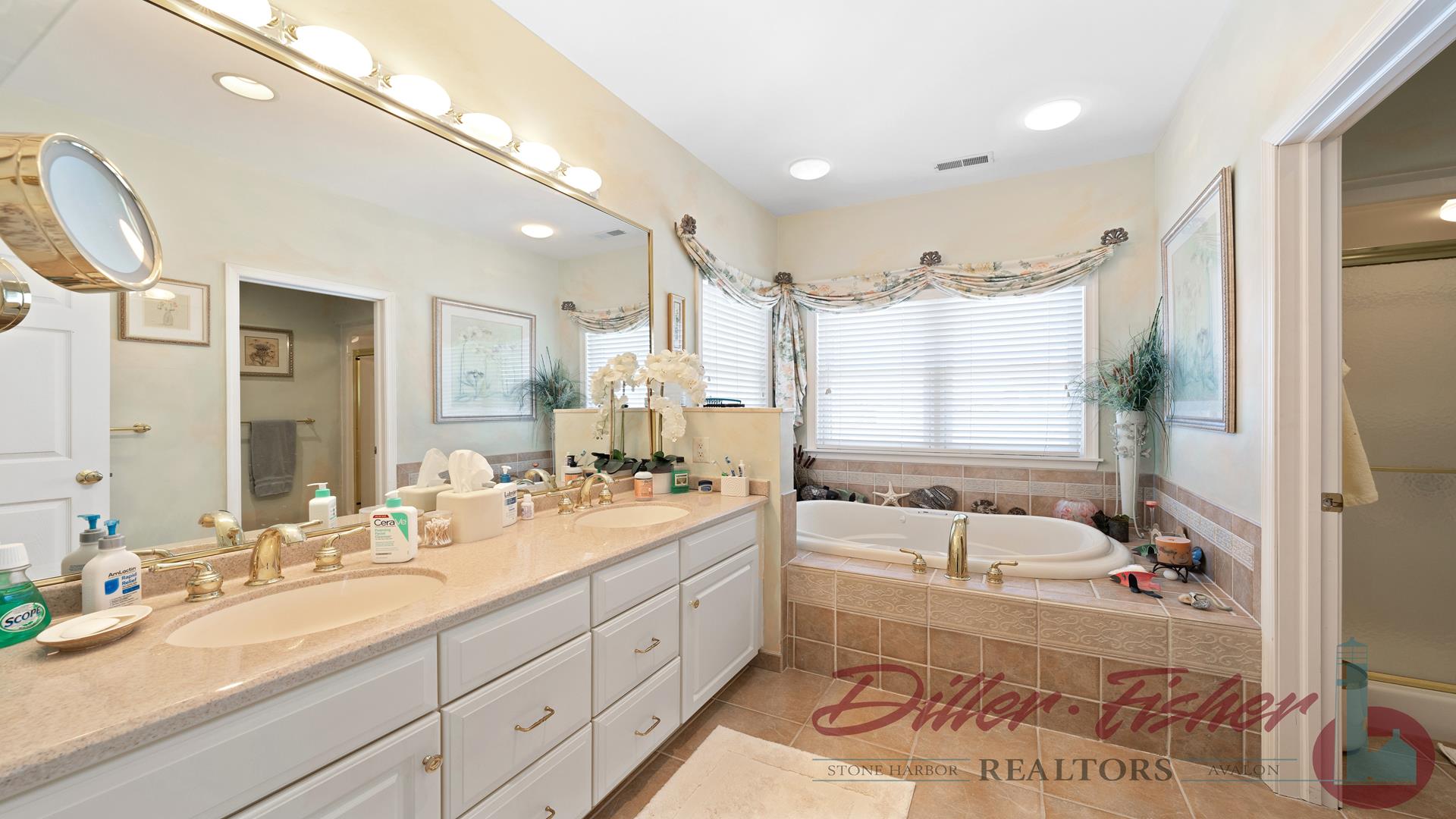 123 90TH STREET, STONE HARBOR (Center)