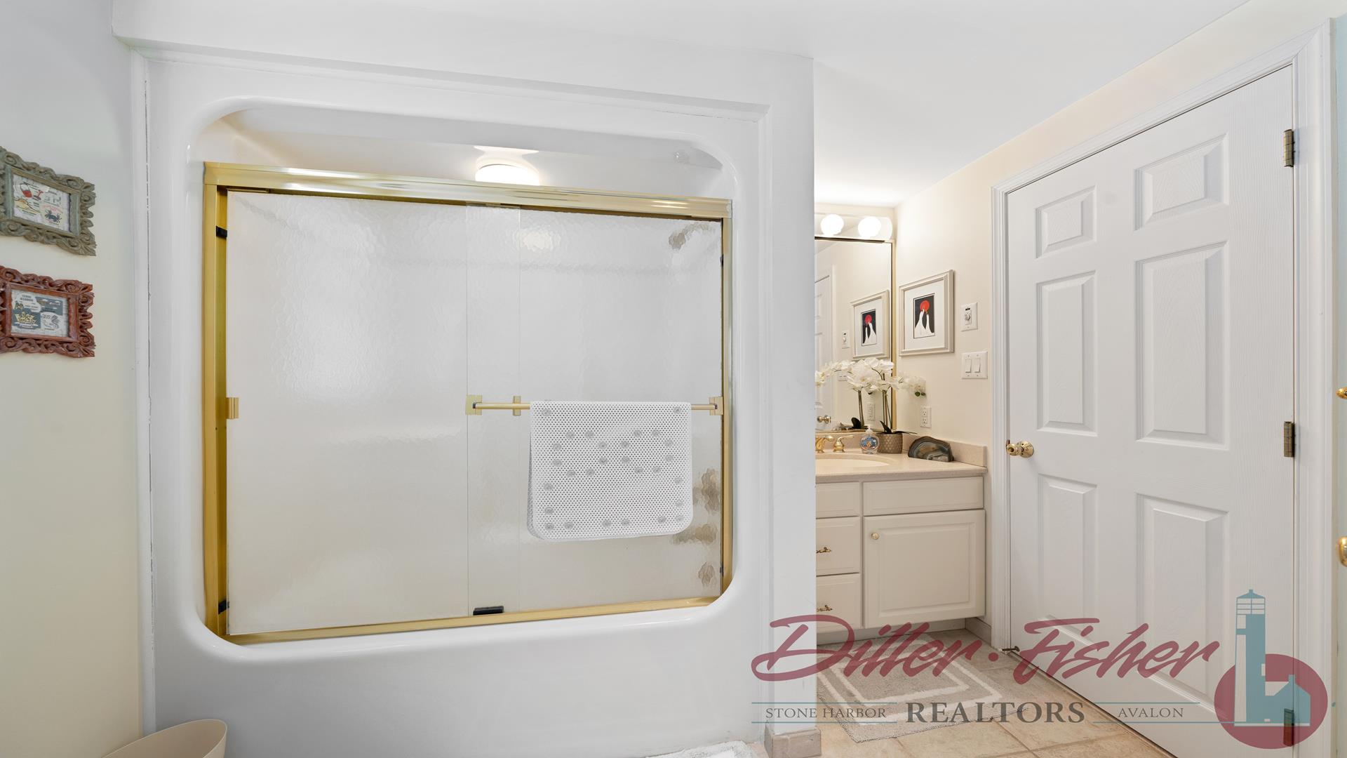 123 90TH STREET, STONE HARBOR (Center)