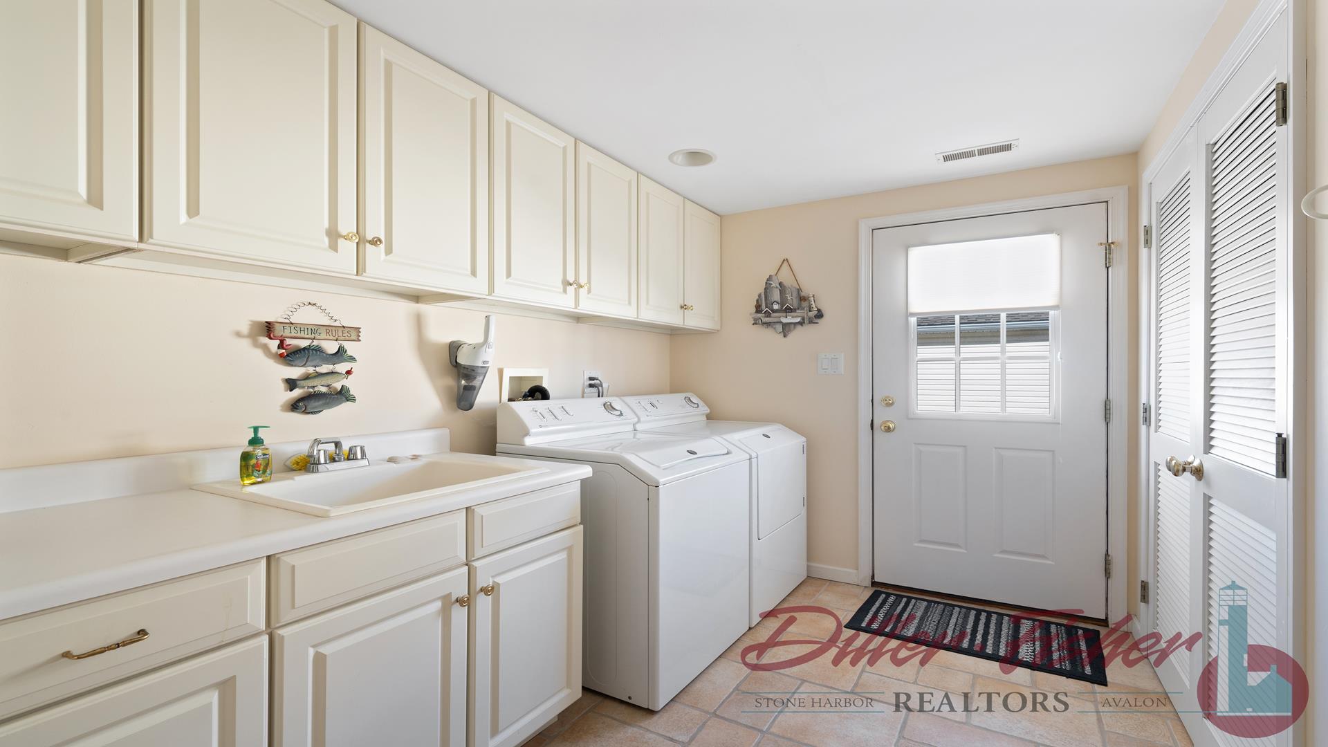 123 90TH STREET, STONE HARBOR (Center)