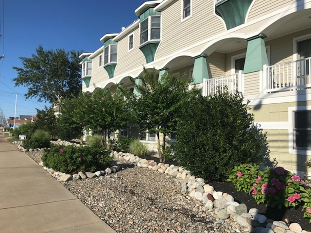 2501 Long Beach Boulevard, Spray Beach