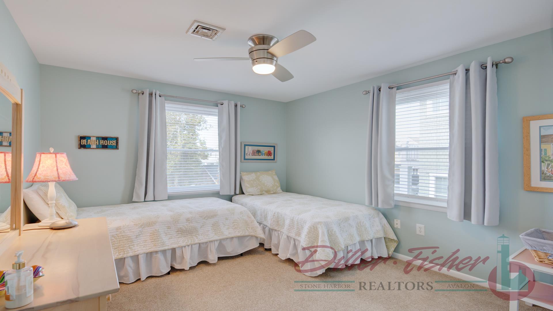 10015 Third Avenue, Stone Harbor (Mid-Island)