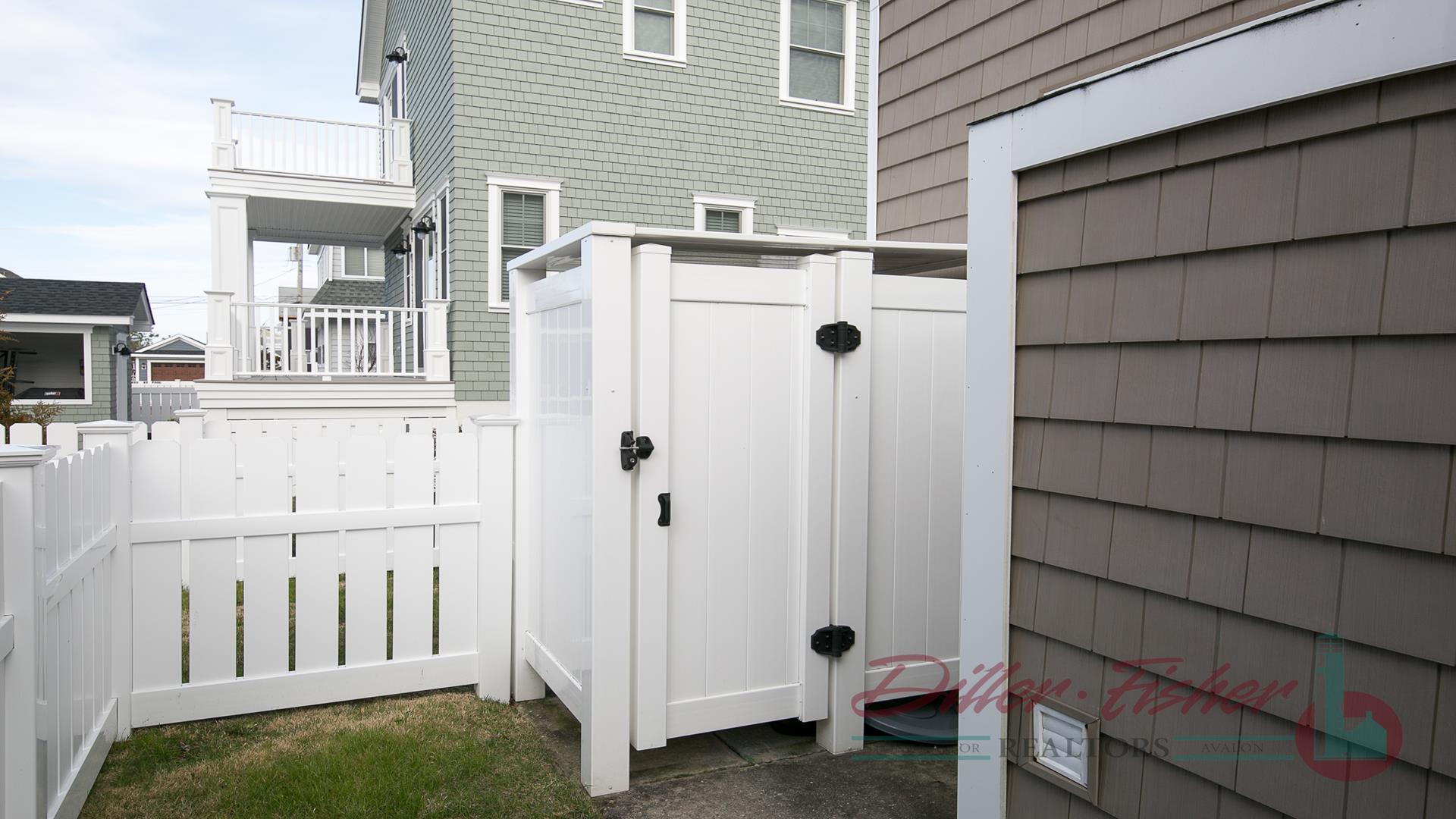 10015 Third Avenue, Stone Harbor (Mid-Island)