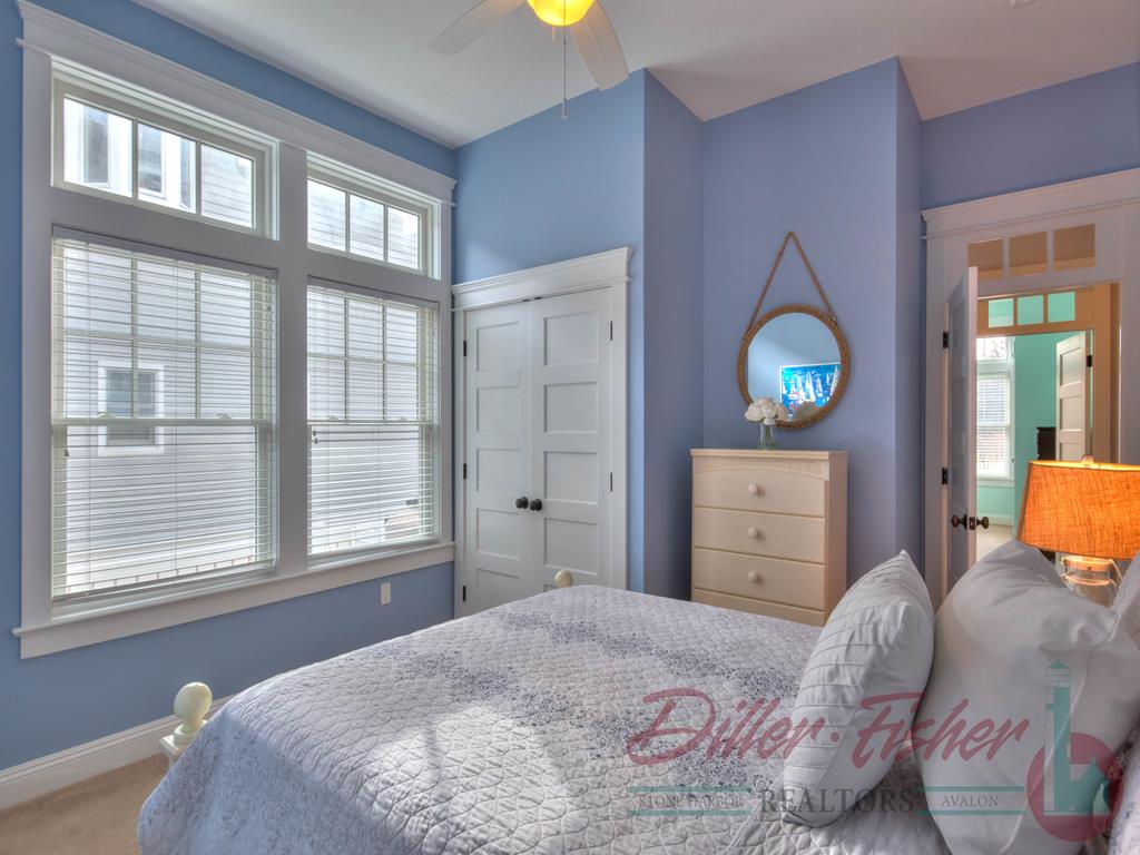 230 106th Street, Stone Harbor (Mid-Island)