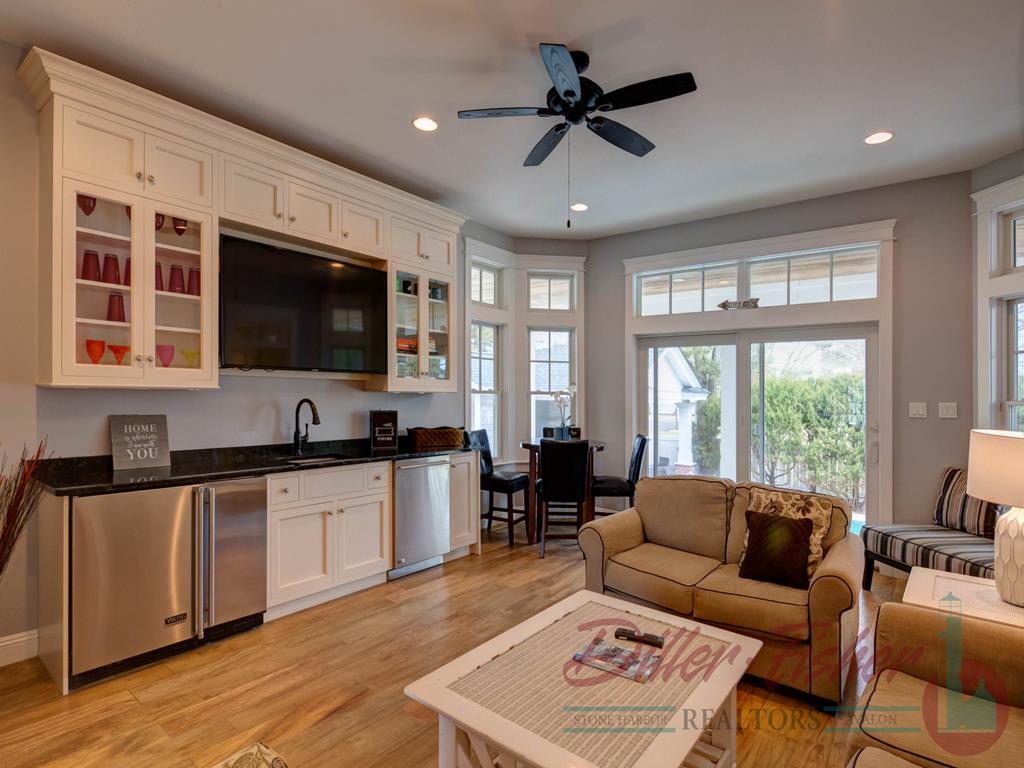 230 106th Street, Stone Harbor (Mid-Island)
