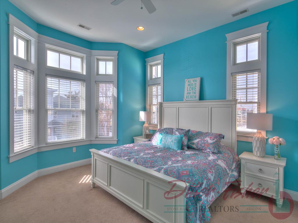 230 106th Street, Stone Harbor (Mid-Island)