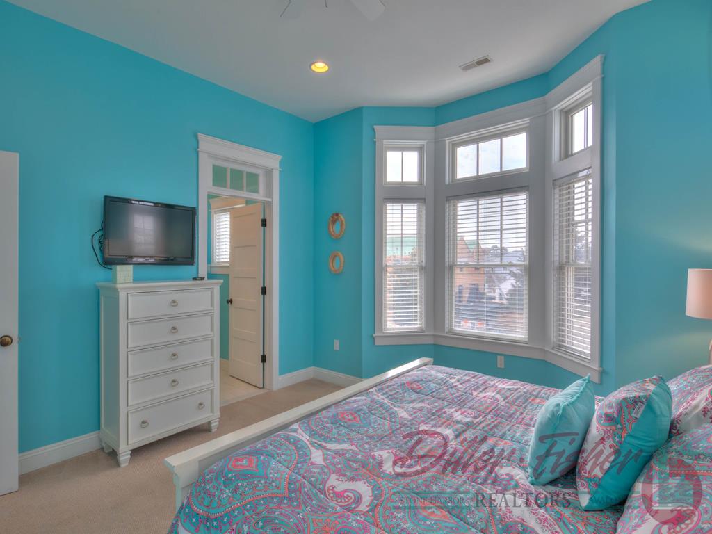 230 106th Street, Stone Harbor (Mid-Island)