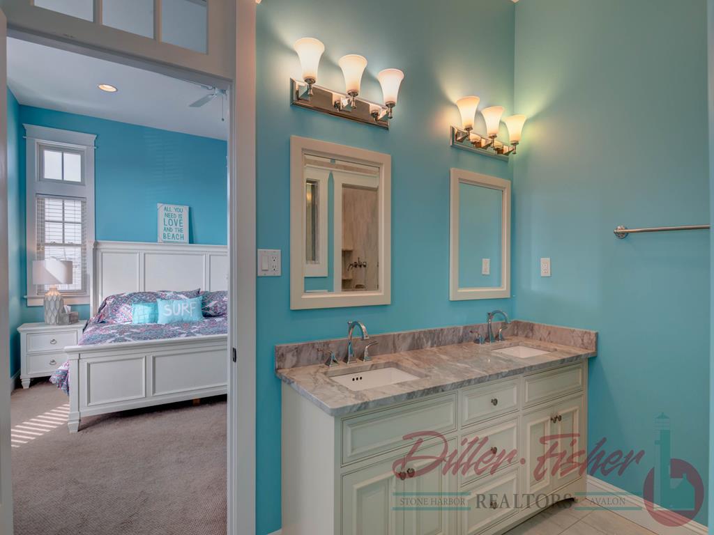 230 106th Street, Stone Harbor (Mid-Island)