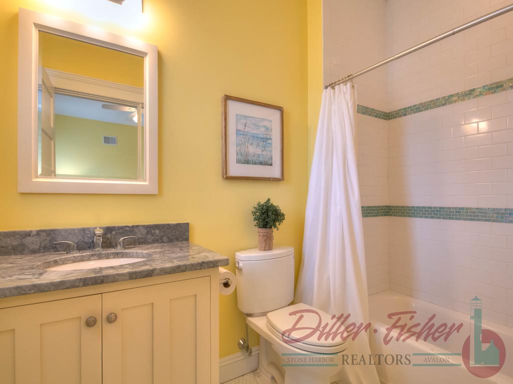 230 106th Street, Stone Harbor (Mid-Island)