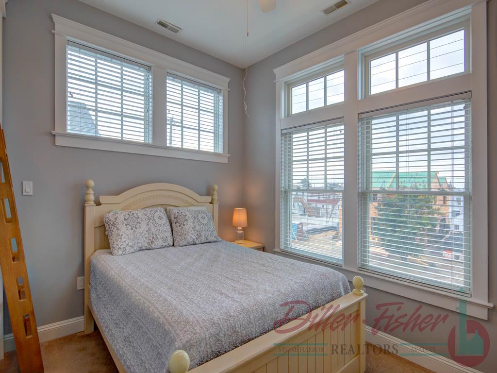 230 106th Street, Stone Harbor (Mid-Island)
