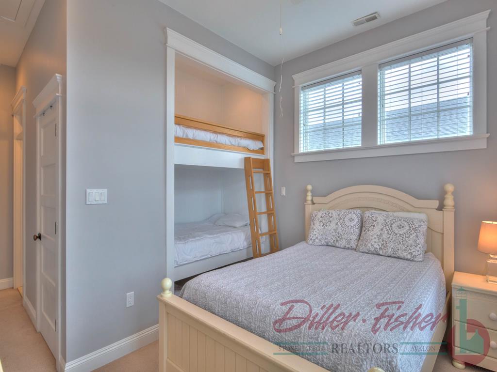 230 106th Street, Stone Harbor (Mid-Island)