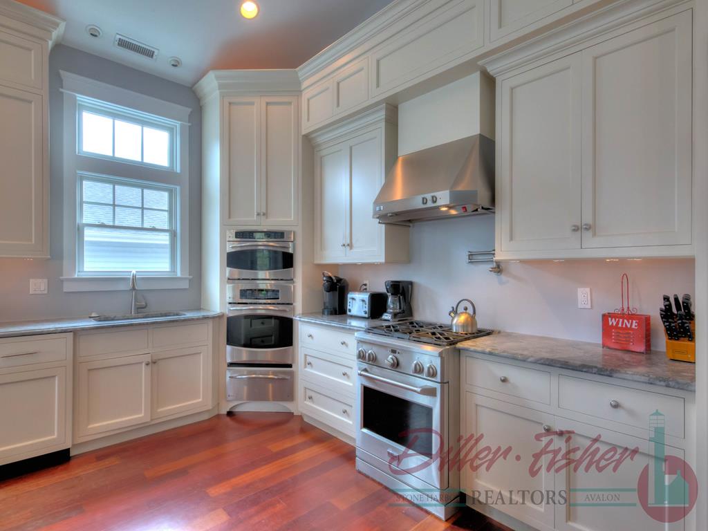230 106th Street, Stone Harbor (Mid-Island)