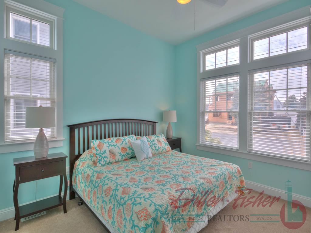 230 106th Street, Stone Harbor (Mid-Island)