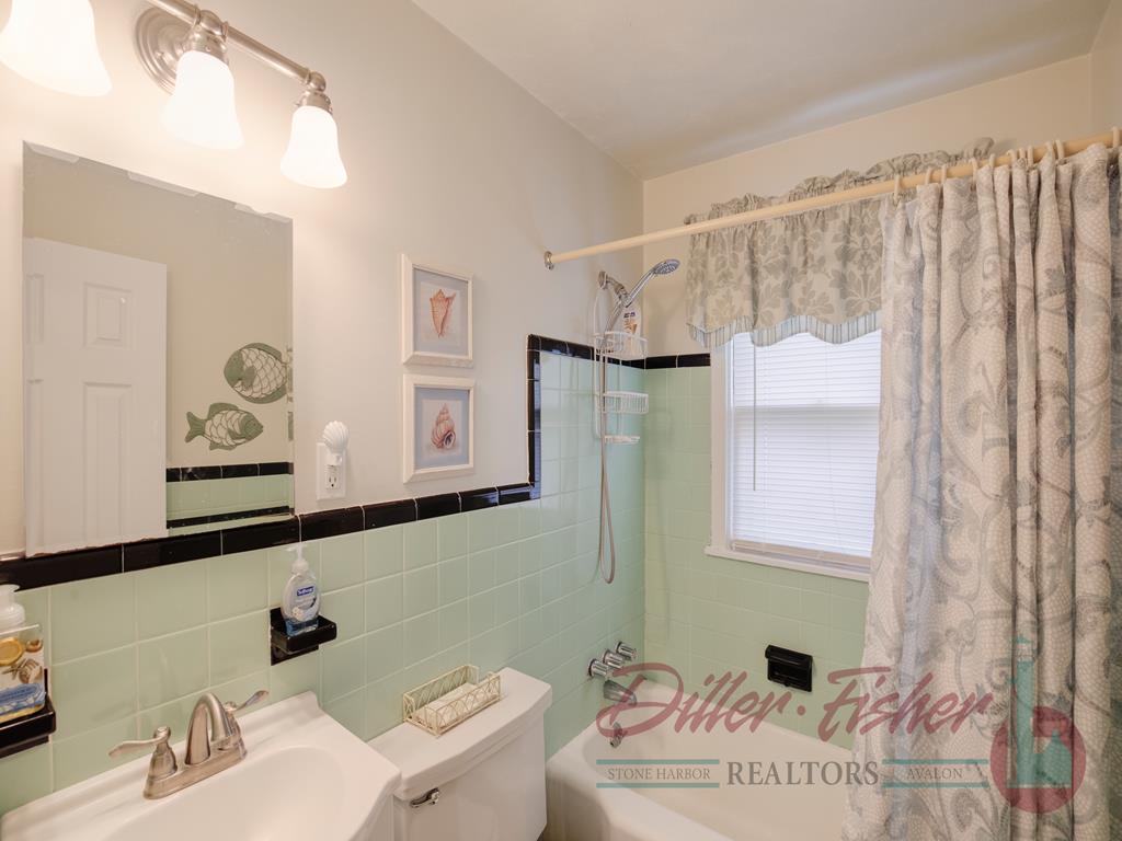 8502 Third Avenue, Stone Harbor (Center)