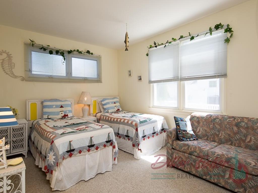 214 118th Street, Stone Harbor (Center)