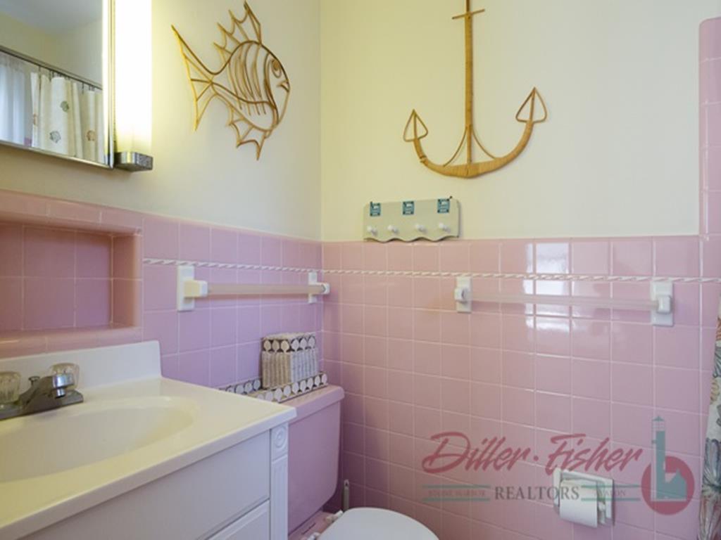 214 118th Street, Stone Harbor (Center)