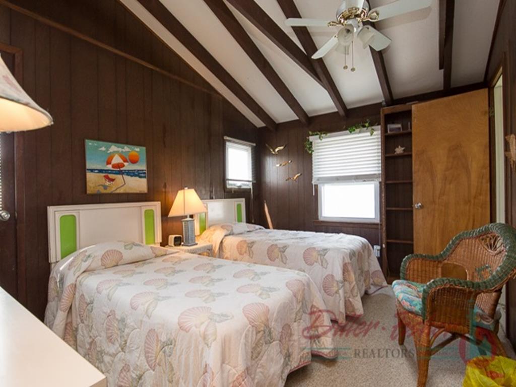 214 118th Street, Stone Harbor (Center)