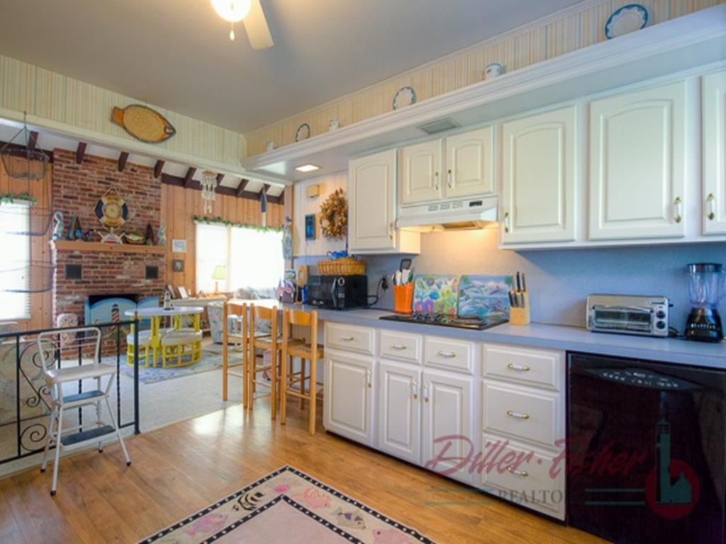 214 118th Street, Stone Harbor (Center)