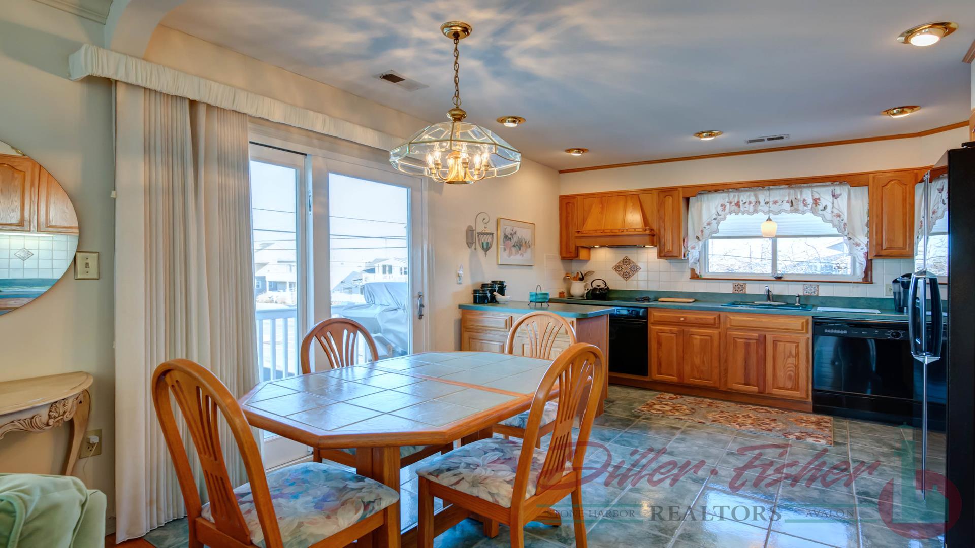 11001 Third Avenue, Stone Harbor (Center) - Picture 4