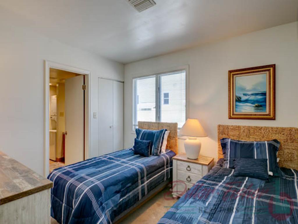 240 106th Street, Stone Harbor (Mid-Island)