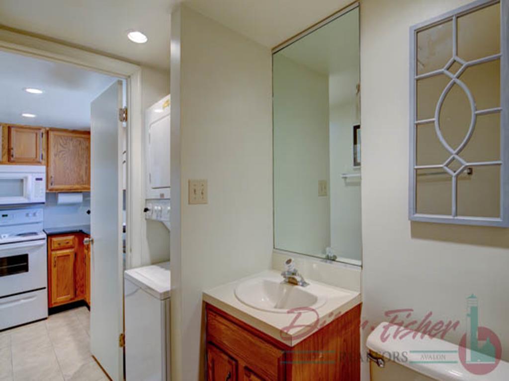 240 106th Street, Stone Harbor (Mid-Island)