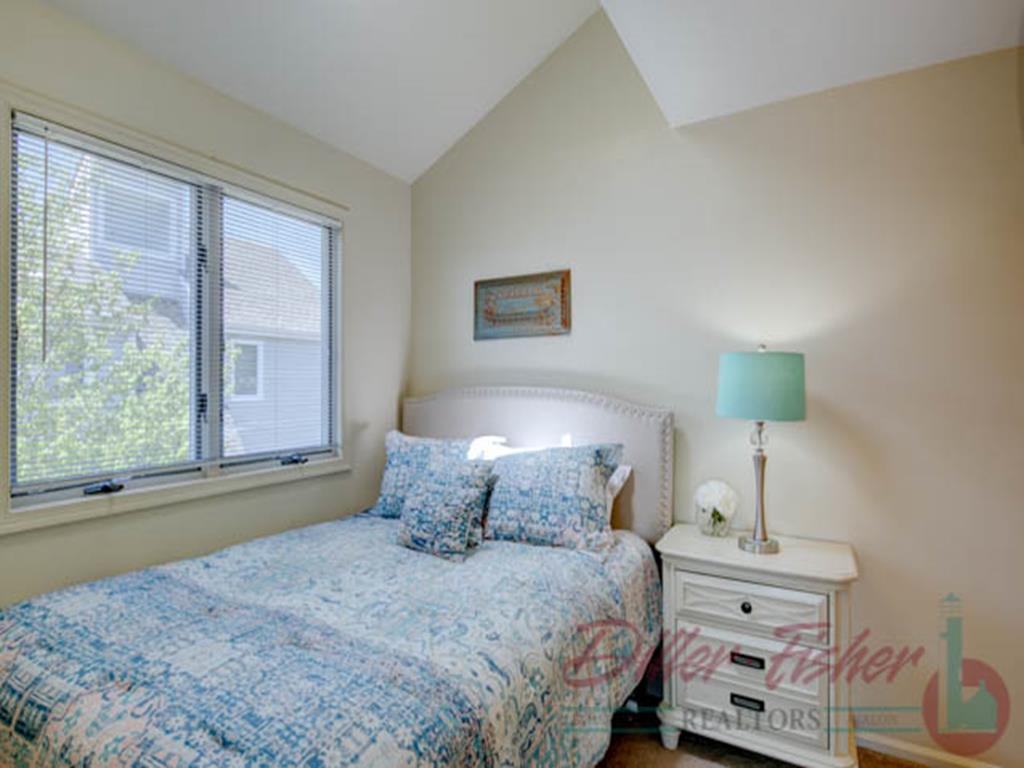 240 106th Street, Stone Harbor (Mid-Island)