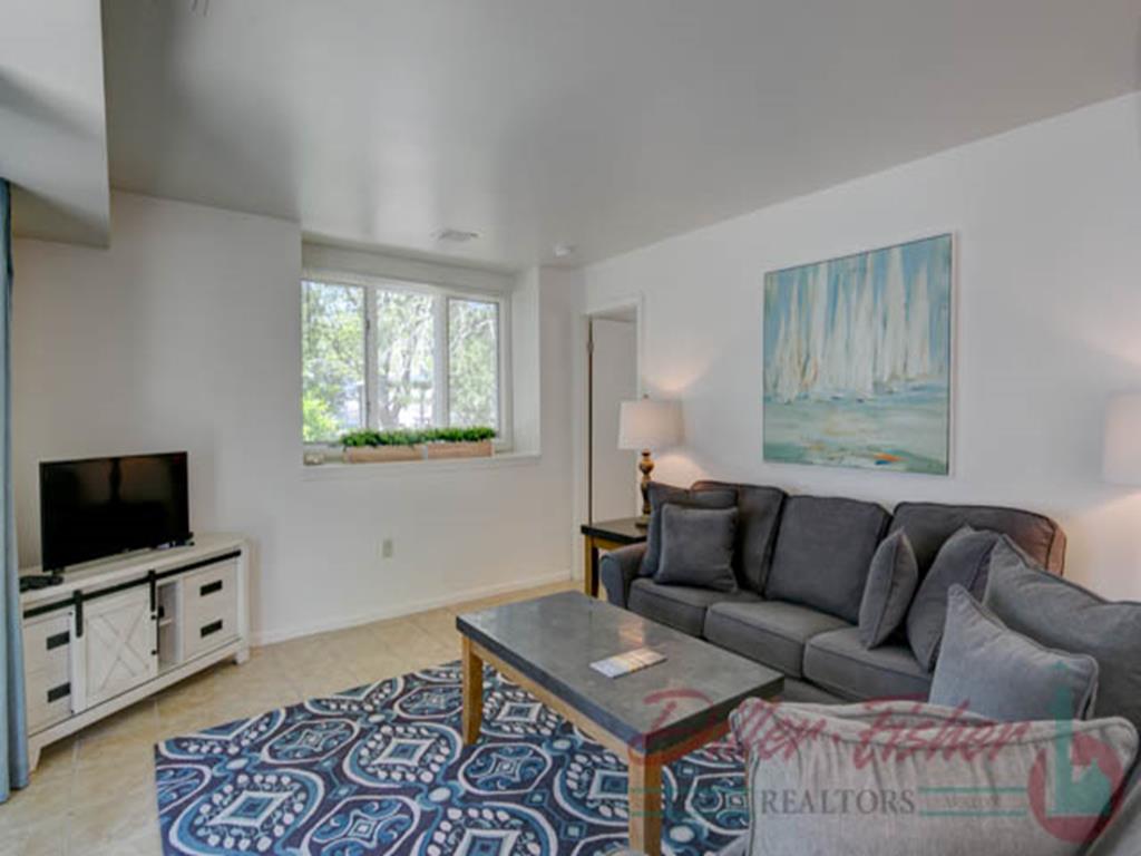 240 106th Street, Stone Harbor (Mid-Island) - Picture 2