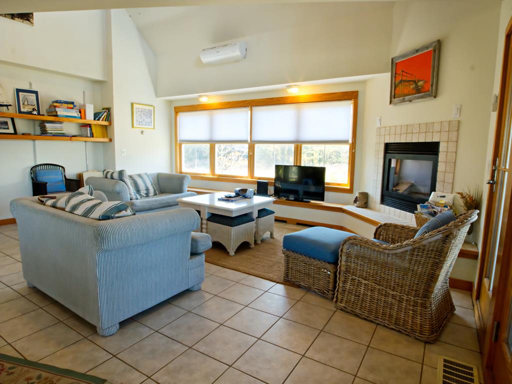 716 New England Road--The Canal House | Photo 9