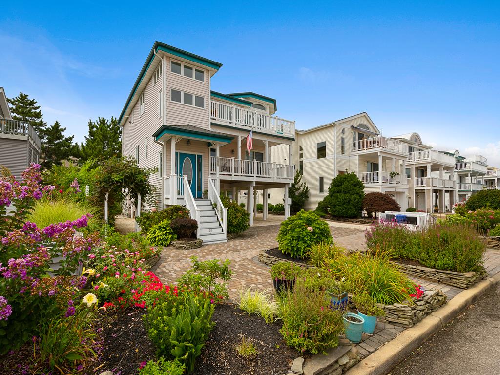 108 W. Hobart Avenue, Beach Haven Crest