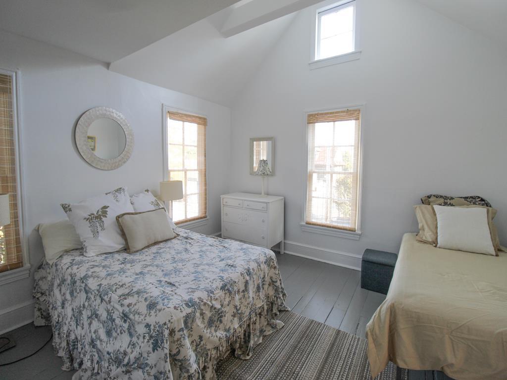 418 Elmira Street | Photo 17